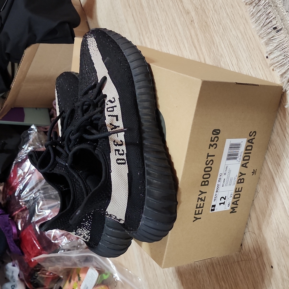 Yeezy Boost 350 V2 Oreo size 12